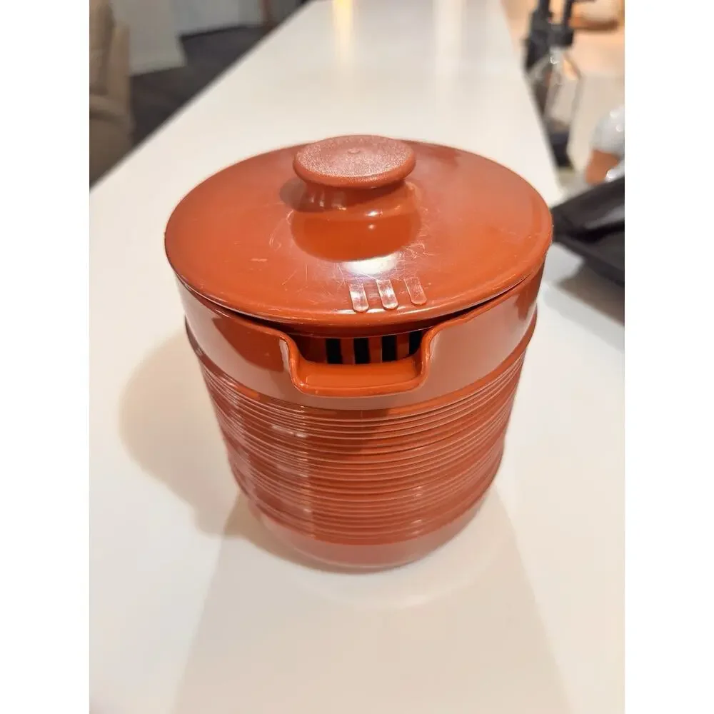 Rubbermaid very nice
